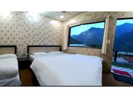 Natraj Heli Resort, Sersi, quarto em acomodação popular em Phata