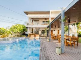 Tirta Spring Villa (5br) Vacation House, mökki Los Bañosissa