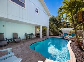Holly Hideaway home, pet-friendly hotel in Anna Maria
