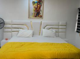 Spacious and luxurious studio apartment in OguduGRA, B&B din Lagos