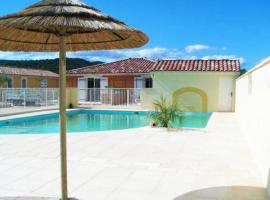 Le Gîte de Marilou classé 3 étoiles Vallon Pont d'Arc, résidence privée piscine, casa de temporada em Vallon-Pont-dʼArc