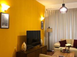 Luxurious Fully Furnished Apartment for Rent at 2000 Plaza, Colombo, hotel em Sri Jayewardenepur- Kotte