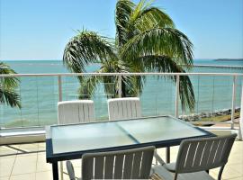 180˚ Water View Apartment - Simply Stunning, appartement in Urangan