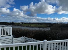 Ger-Y-Bwlch - Spacious static on 5star site with Swimming Pool, hotel with pools in Benllech