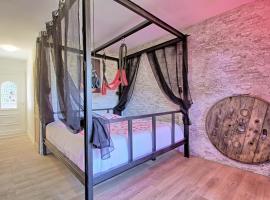 love room avec spa et piscine vu panoramique, hotel en Solliès-Toucas