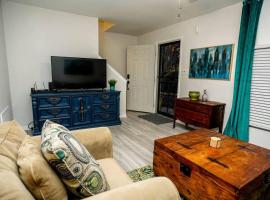 3 BR Townhome minutes to Uptown、シャーロットのホテル