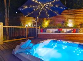 Luxurious log cabin with private spa, hotel in Lac-Superieur