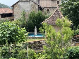 La Maison de Montferrier, Piscine privee, demeure historique, hotel v destinaci Figeac