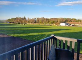 Eden Lodge StAndrews, peace and tranquility., hotel in Strathkinness