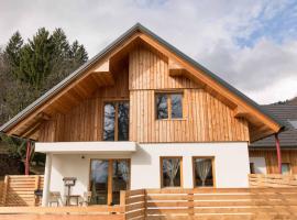 LARCH HOUSE, appartamento a Cerklje na Gorenjskem