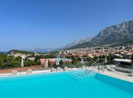 Uzelac apartment with pool, hotel Makarskában