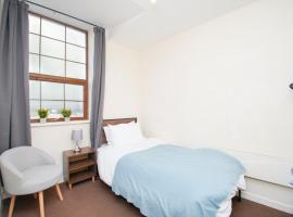 3 bed apartment, centre of Rochdale, cheap hotel in Rochdale