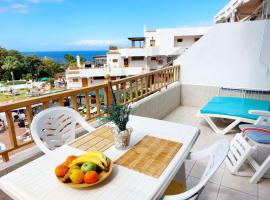 FIRST LINE Los Geranios Ocean View Apartment Air Conditioned 50 m from La Pinta beach, hotel a prop de Colon Port, a Adeje