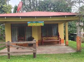 Options house, cabaña o casa de campo en Bijagua