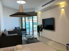 Sunset suite - step from the beach, apartment in Ashkelon