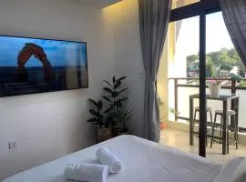 Chic Studio Unit with a Balcony and a View in Megatower Residences 3