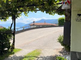 Beautiful small apartment with Lago Maggiore view, appartamento a Brissago