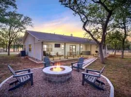 Baron's Bungalow with hot tub & pet friendly