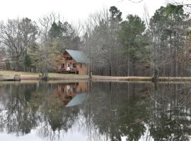 Private Cabin with Fishing Pond-Hot Springs, guest house in Pearcy