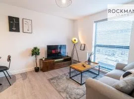 Spacious Apartment close to High Street, with Free Parking RockmanStays - Apartment 3