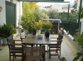 Pela's studio 10 minutes from the Athens airport