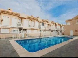 Adosado con piscina al lado de la playa