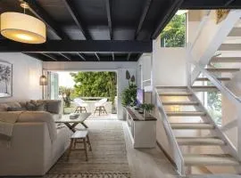 Beachside 2-Bed House with Pool, Courtyard & BBQ