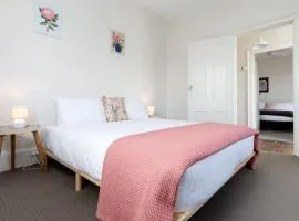 Charming Inner City Stay with parking & wifi
