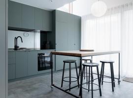 City Lights & Tiny Delights: Near CBD =& Parking, hotel en Kings Park