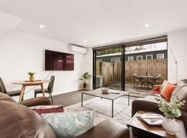 Funky Spacious 2Bdrms 2Bthrms Free Covered Park.