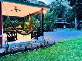 Kay’s Jungle/beach House, holiday home in Talamanca