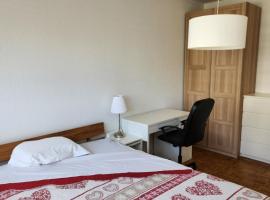 Room in Shared Apartment Geneva, alloggio in famiglia a Ginevra