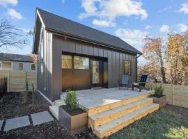 Tiny Home, Near Downtown Durham, Duke & 9th Street!