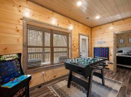 4 Miles to Dollywood & PF, New 2 BR,King Bed,Hot tub,Game Room，賽維爾維爾的小屋
