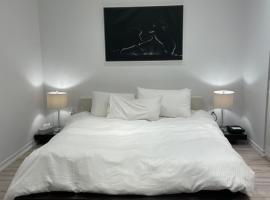 Luxury Executive Studio, помешкання типу "ліжко та сніданок" у місті Оквілл