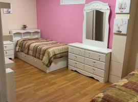 Cute2 bed rooms, female only, cheap hotel in Ottawa