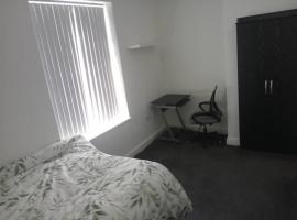 Ensuite Double-bed (G3) close to Burnley city centre, hotel in Burnley