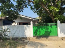 Relax Home Pinnawala, villa em Rambukkana