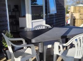 LE RHUYS, mobil home cosy proche des plages, hotel in Sarzeau