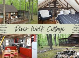 River Walk Cottage - Romantic Escape, koča v mestu Great Cacapon
