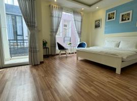 Sunny House, hotel u gradu Da Thanh
