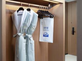 Hampton by Hilton Guangzhou Luoxi, hotel in Panyu District, Guangzhou