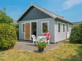 Charming wooden cottage Madelief 4p close to Lake Lauwersmeer