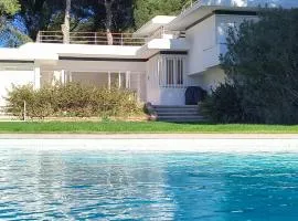Blue Calm Villa con piscina delante del mar