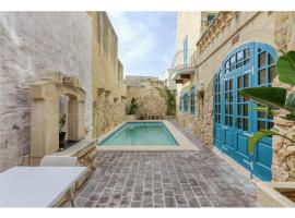 Authentic 4 Br Gozitan Farmhouse with Private Pool by 360 Estates, hotell i Għarb