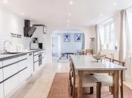 Penthouse w/rooftop terrace in latin quarter