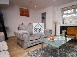 Modern 3BR Home-5 Guests-Business-Families-Netflix-Free Parking & WiFi