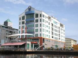 Plaza Sutera Biru Hotel, hotel con estacionamiento en Kuala Belait