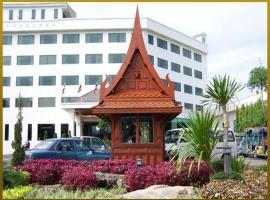 Sri U-Thong Grand Hotel, hotel 3 estrellas en Suphanburi