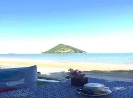 Brassiere Beach Hotel